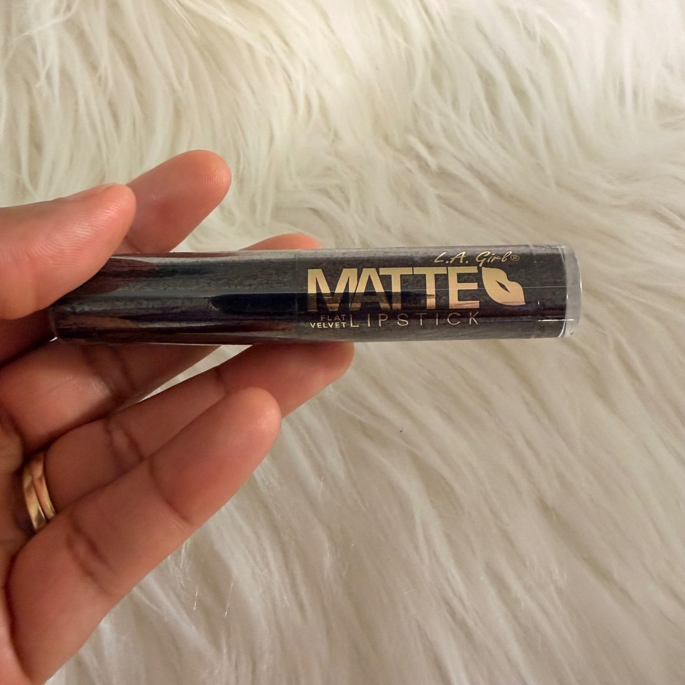 L.A. Girl Matte Flat Velvet Lipstick Raven GLC826 Dark Grey Black New Sealed